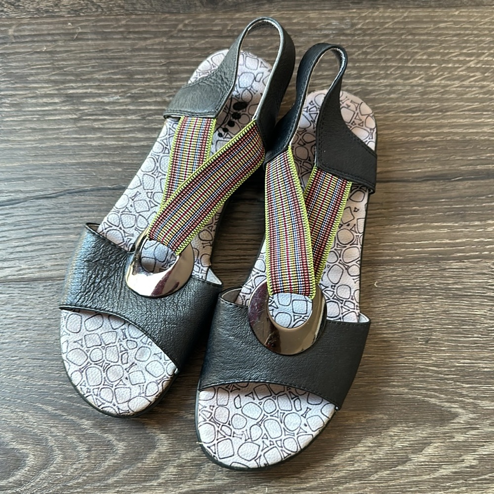 SIZE 36 SPRING STEP SANDALS